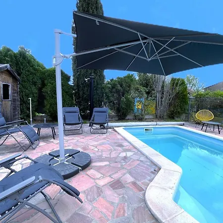Constance - Swimming Pool & Parking - Sleeps 8 *